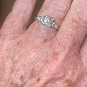 Vintage Platinum Ring with Sparkling Diamonds